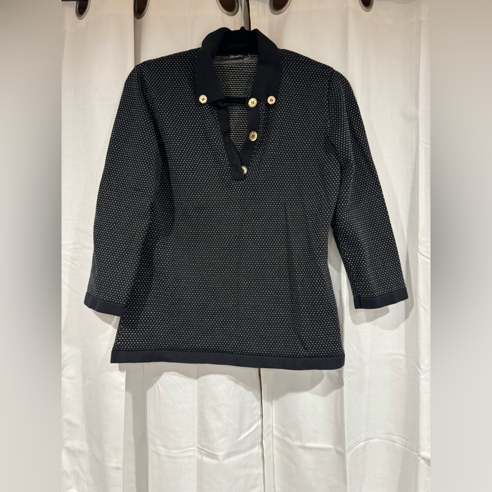 J McLaughlin three button sweater top size M
